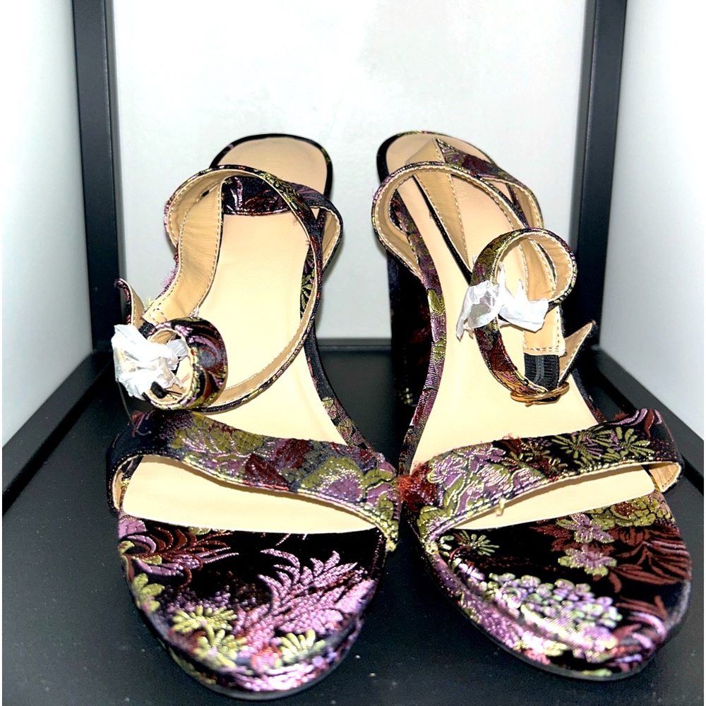 BRAND NEW! Shoe. By Forever 21. Size 9